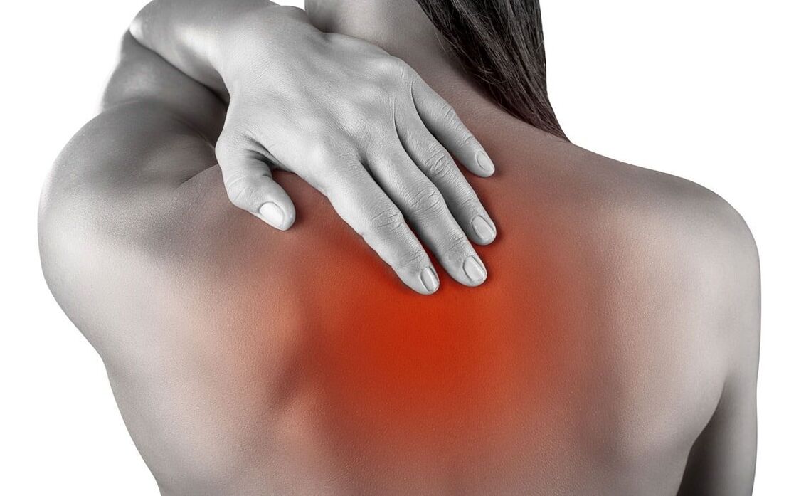 Локалізація болю в спині характерна для остеохондрозу грудного відділу хребта