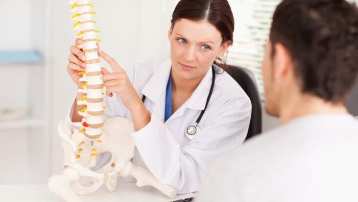Лікарі вважають остеохондроз поширеною патологією хребта, яка потребує призначення лікування