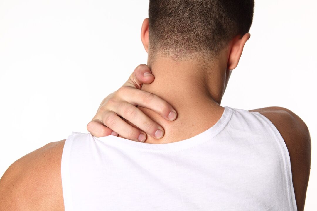 Шийний остеохондроз супроводжується дискомфортом та больовими відчуттями у шиї
